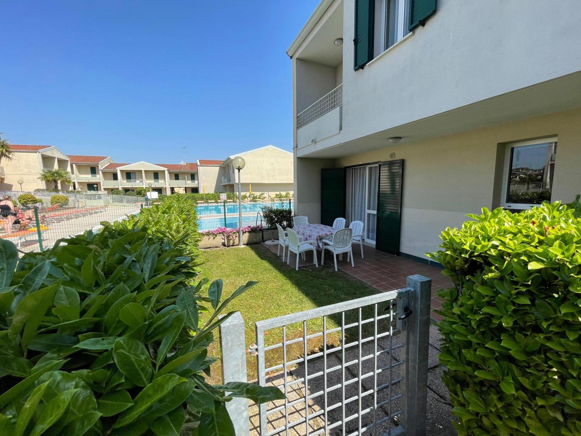 Villaggio Luna Swimmingpool- Agenzia Cocal カオルレ エクステリア 写真