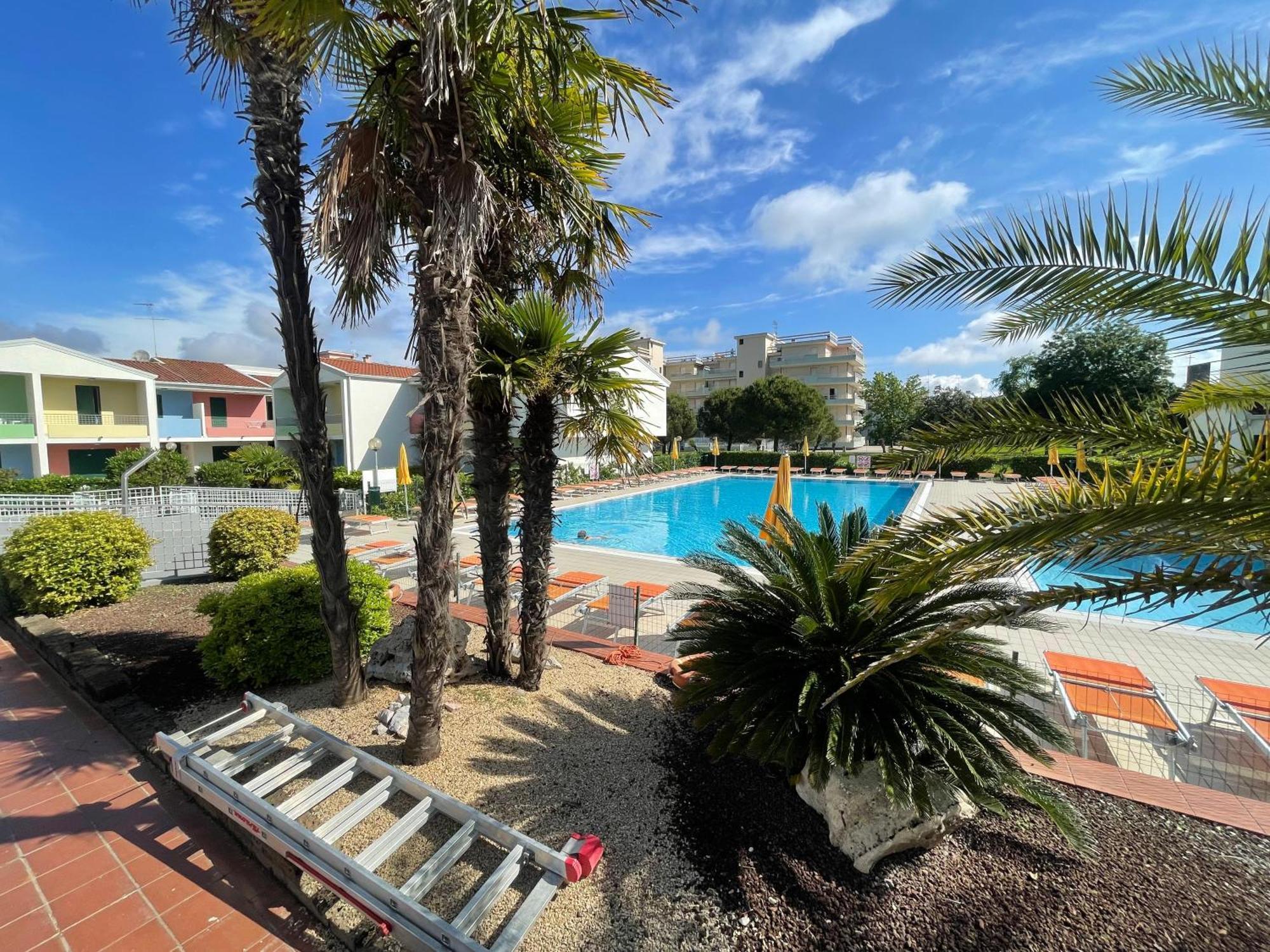 Villaggio Luna Swimmingpool- Agenzia Cocal カオルレ エクステリア 写真