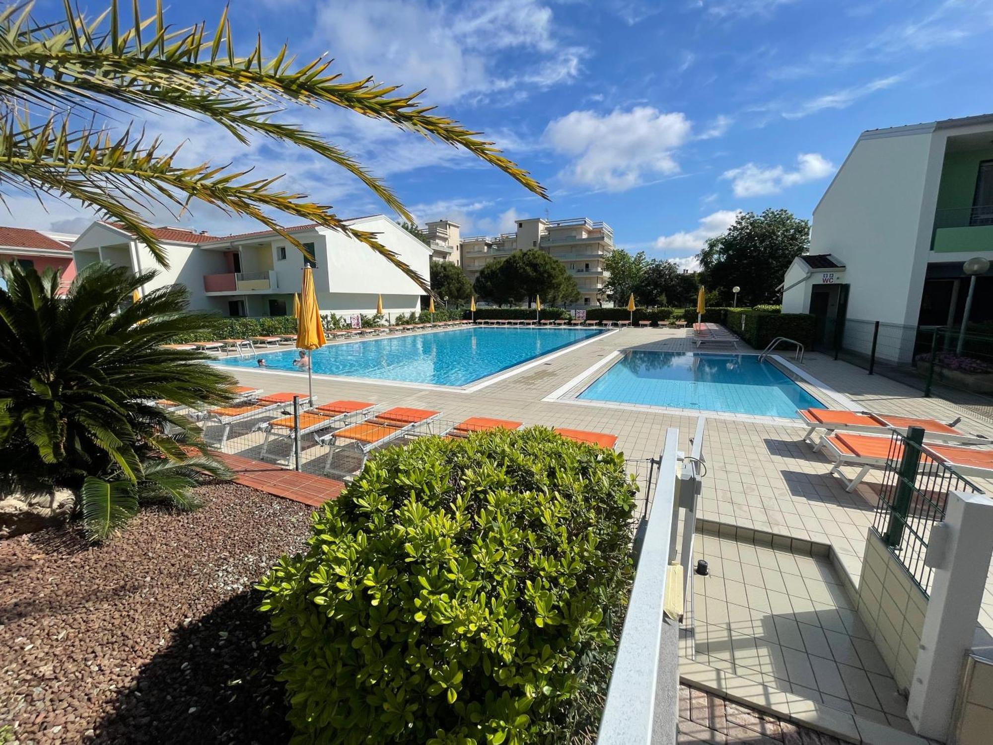 Villaggio Luna Swimmingpool- Agenzia Cocal カオルレ エクステリア 写真